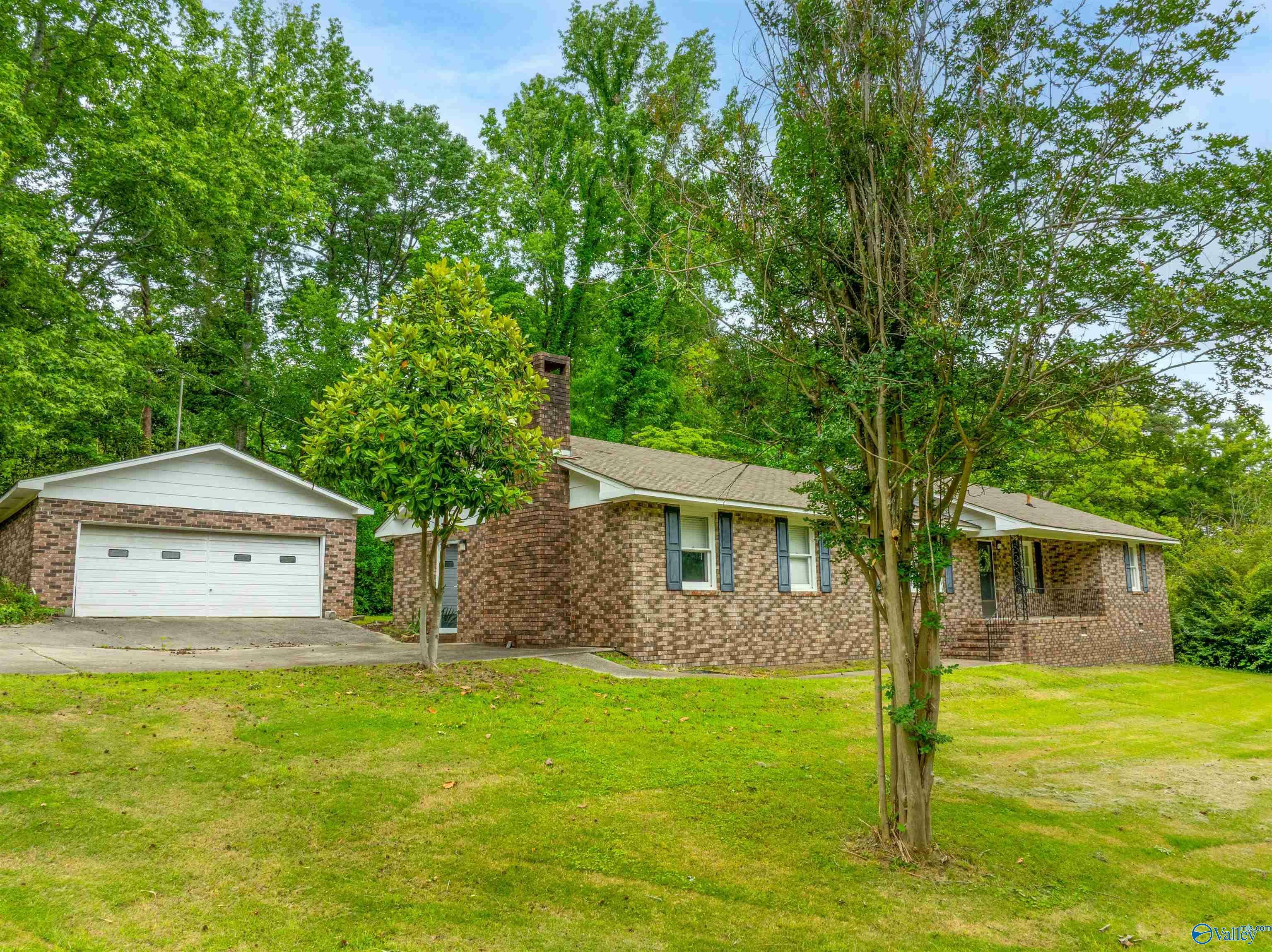 Property Photo:  2500 Montezuma Drive  AL 35904 