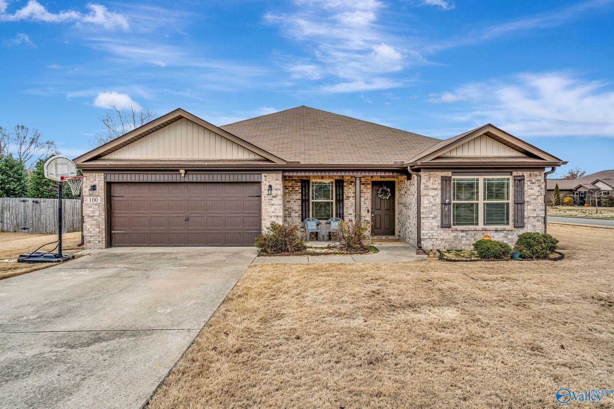 Property Photo: 100 Hunter Way AL 35763