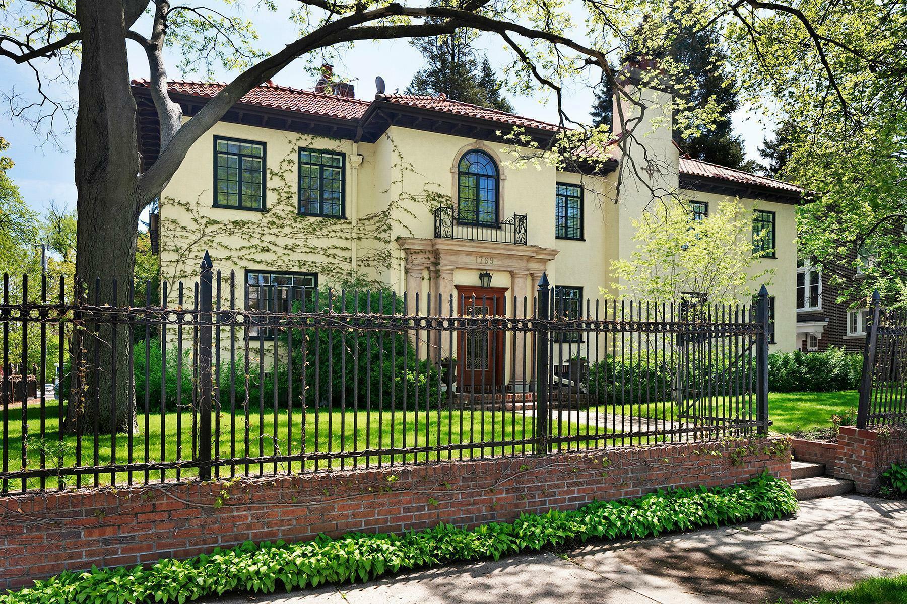 Property Photo: 1769 Dupont Avenue S 1 MN 55403