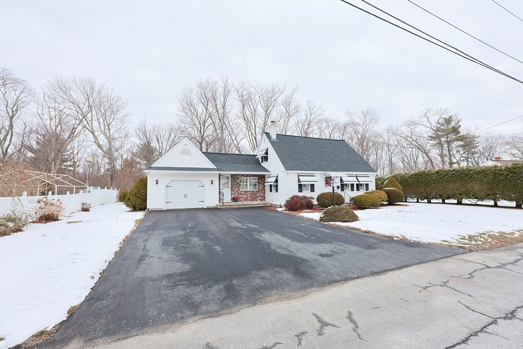 Property Photo:  7 Idlewood Dr  MA 01501 