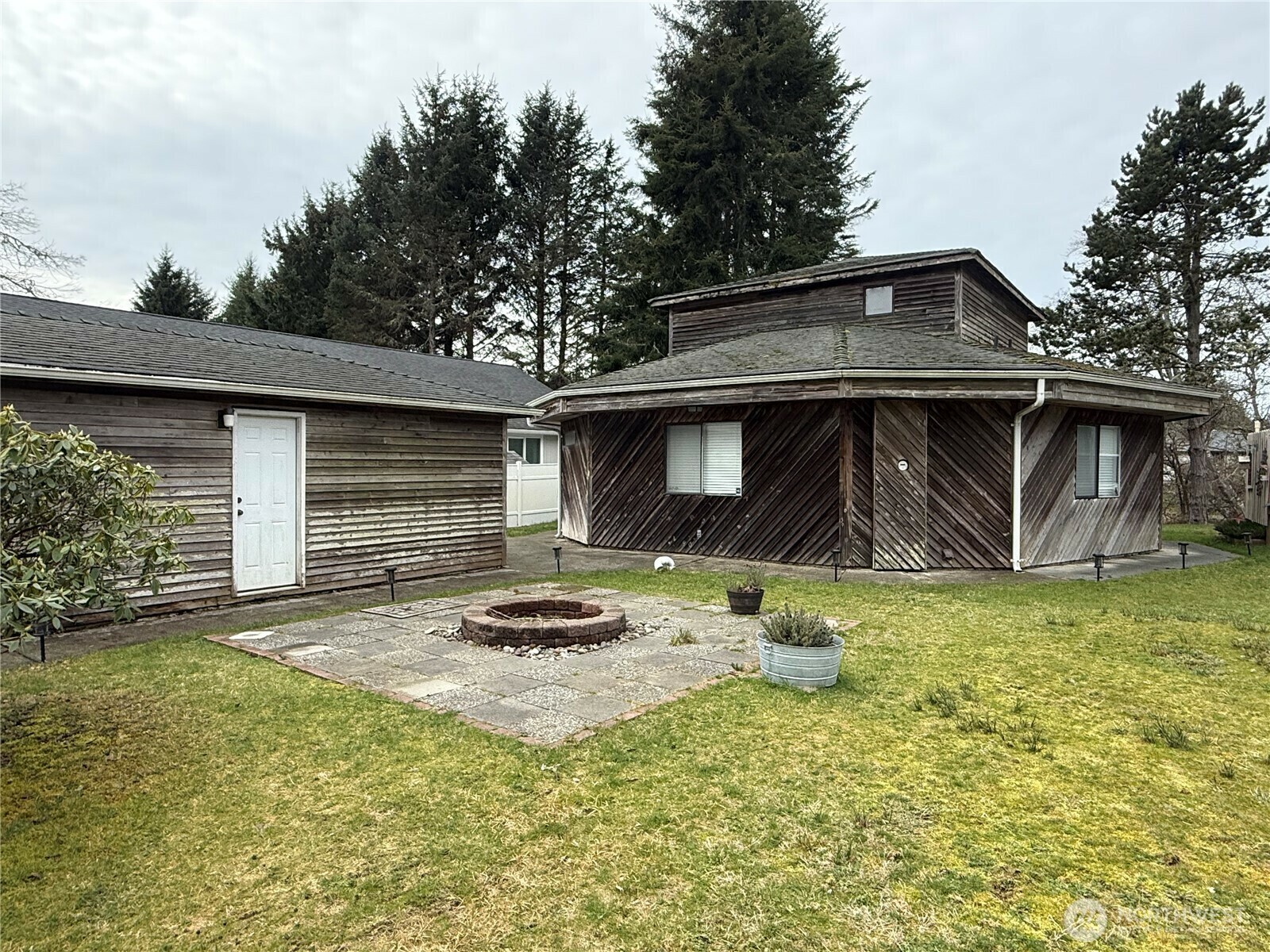 Property Photo:  607  Quinault Avenue SE  WA 98569 