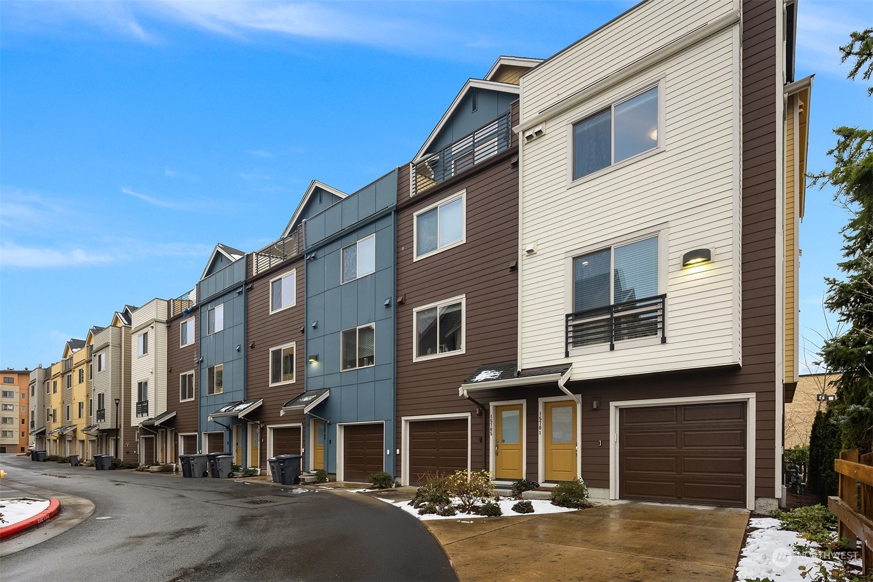 Property Photo:  15701 NE 14th Terrace 27  WA 98008 
