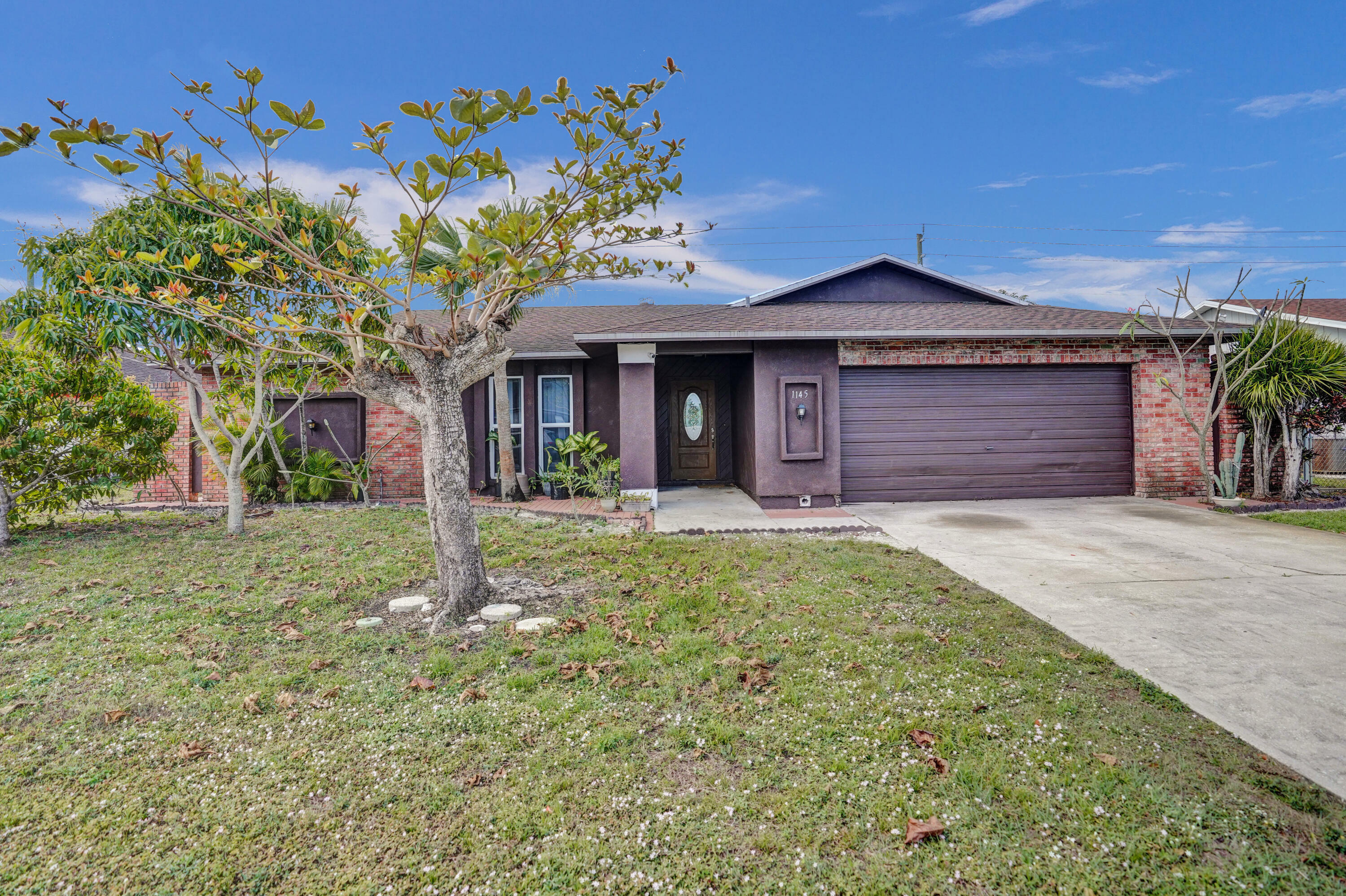 Property Photo:  1145 Fernlea Drive  FL 33417 