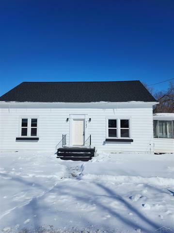 Property Photo: 742 Sherman Road MI 48604