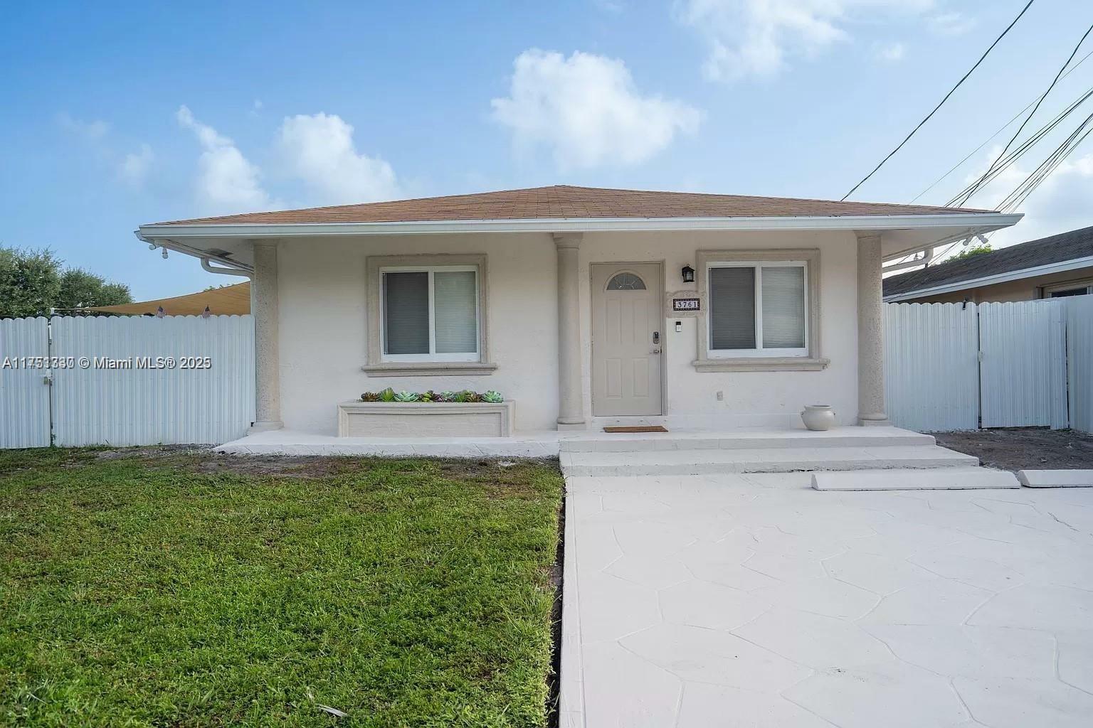 Property Photo:  3761 SW 14th St 3761  FL 33312 