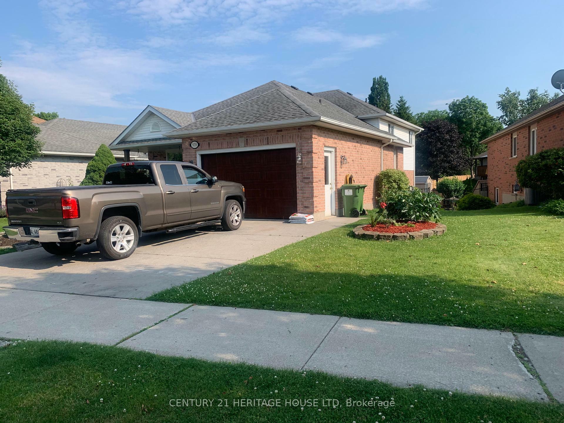 Property Photo: 578 Wellington Street E ON N5R 6E1