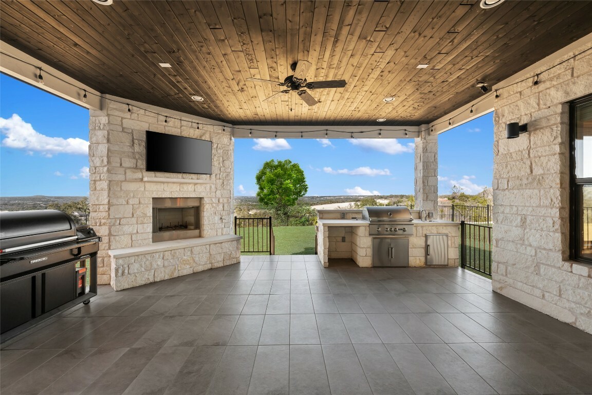 Property Photo:  204 Roseleaf Court  TX 78642 