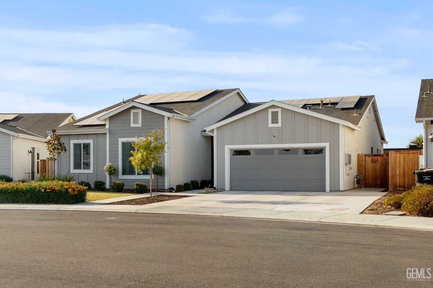 Property Photo: 9406 Parkwood Manor Drive CA 93263