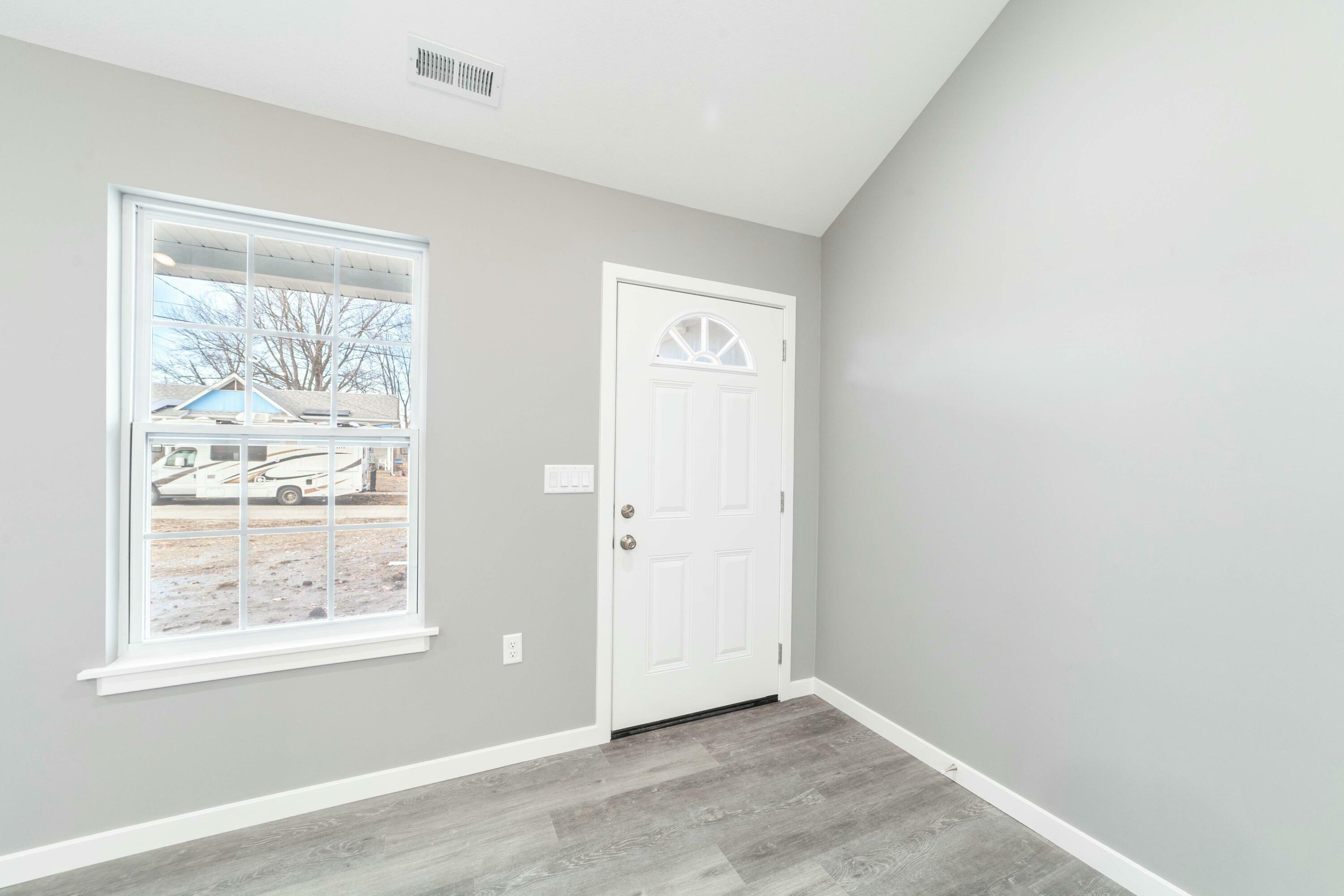 Property Photo: 534 W Maple St MO 65265