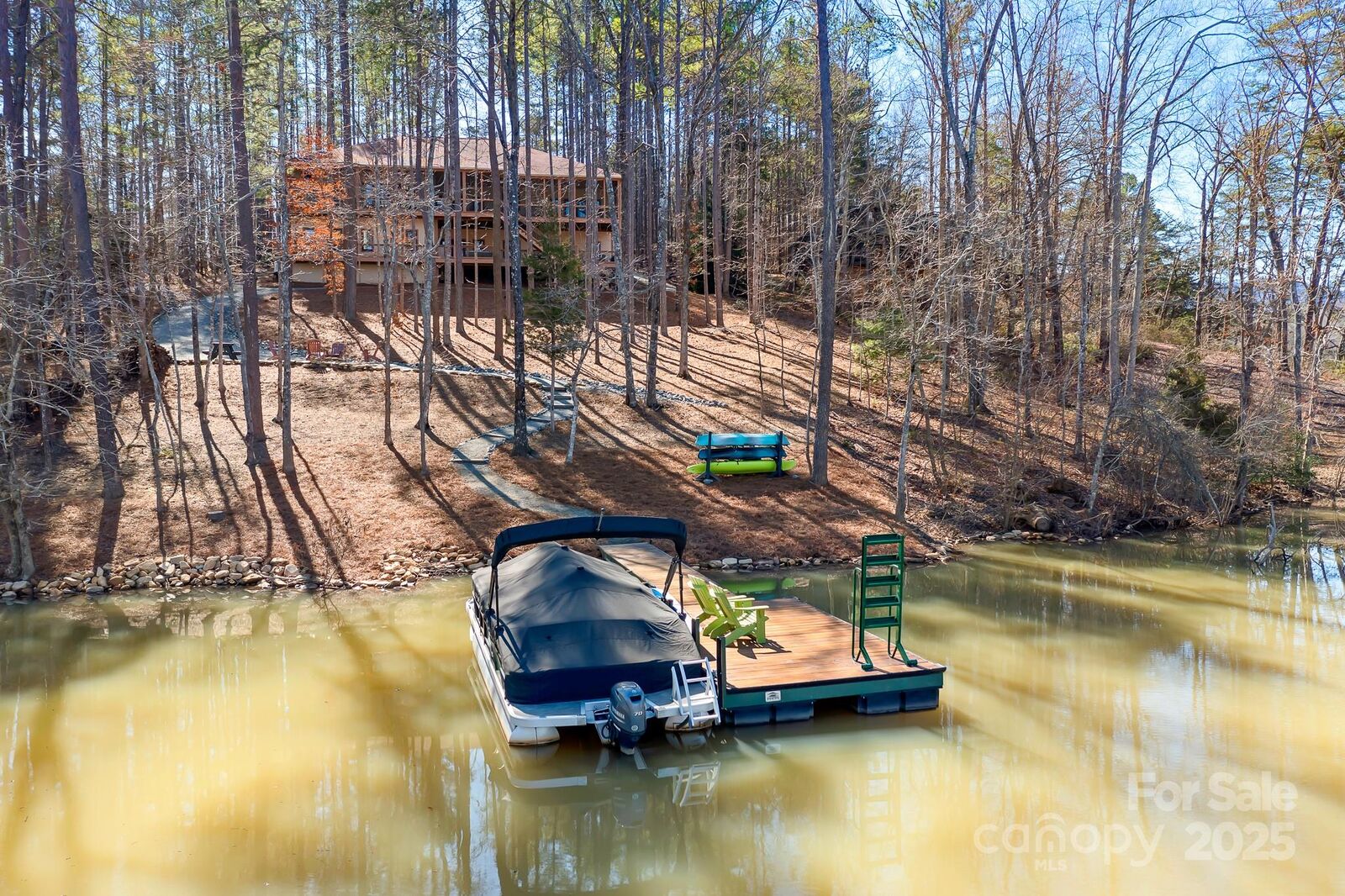 Property Photo: 940 Hawk Ridge Drive NC 28756