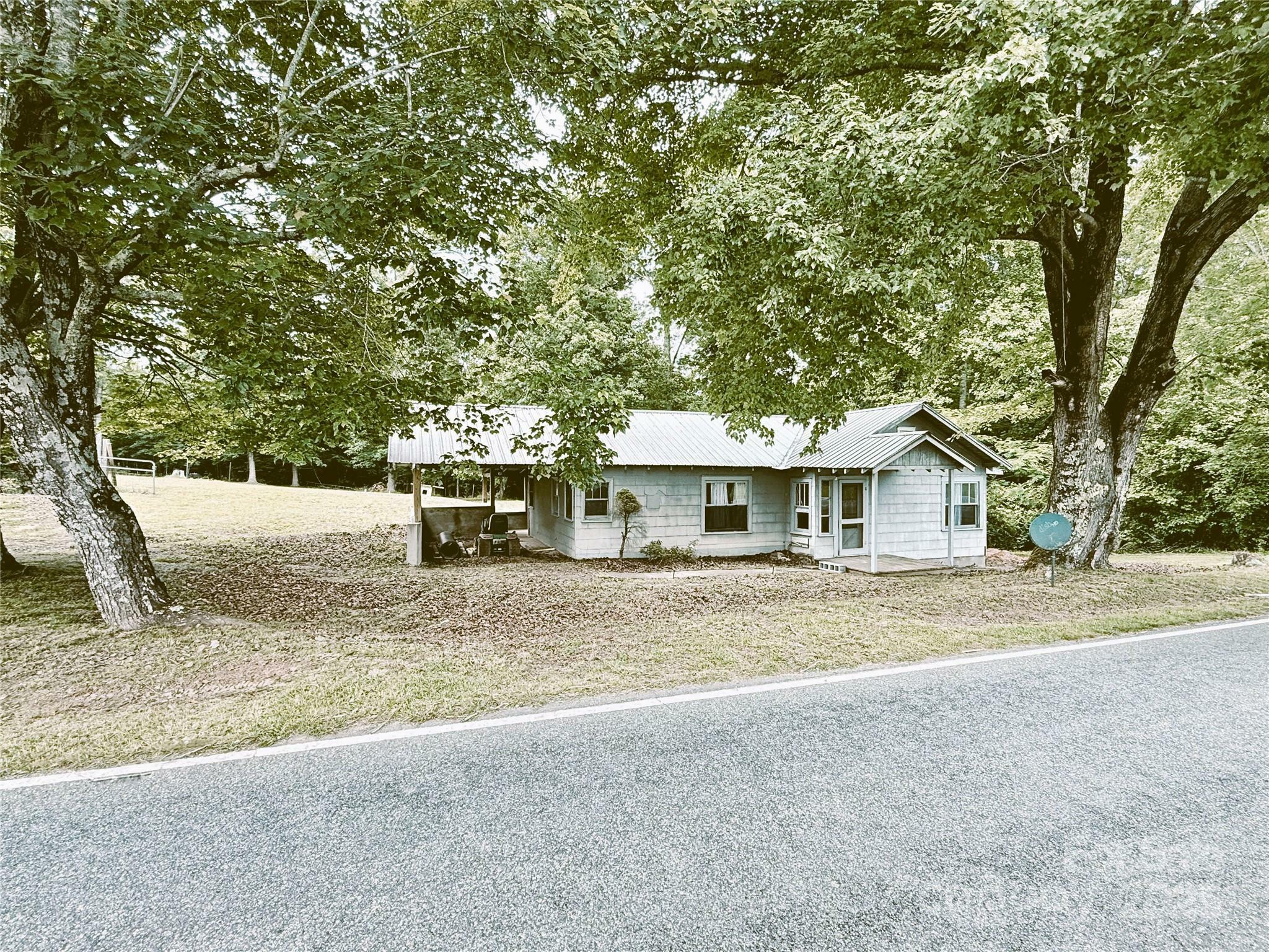 Property Photo: 3465 Peniel Road NC 28782