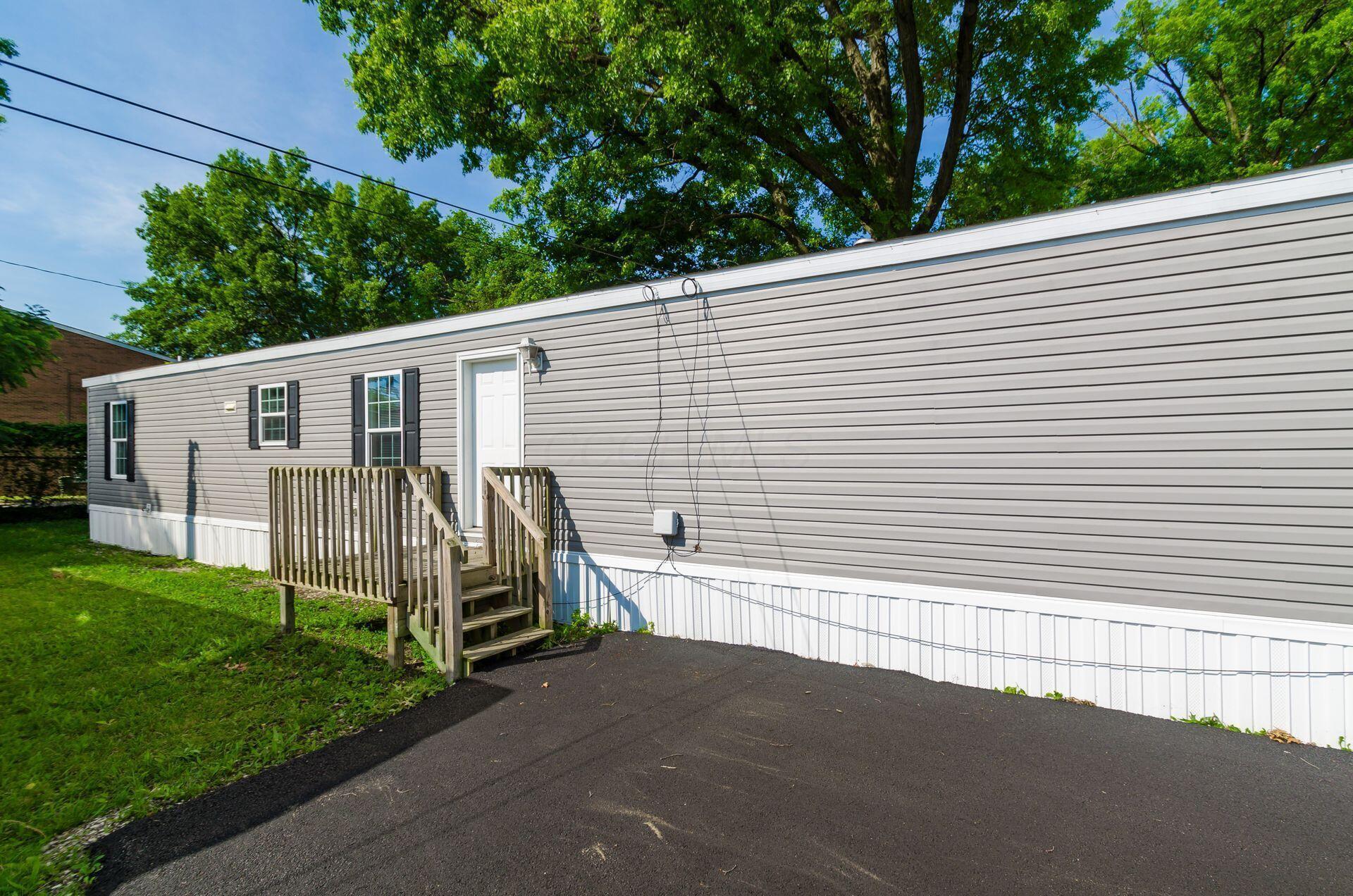 Property Photo: 755 Stelzer Road OH 43219