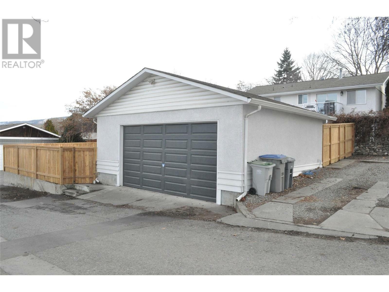 Property Photo:  450 Dufferin Terrace  BC V2C 1J2 