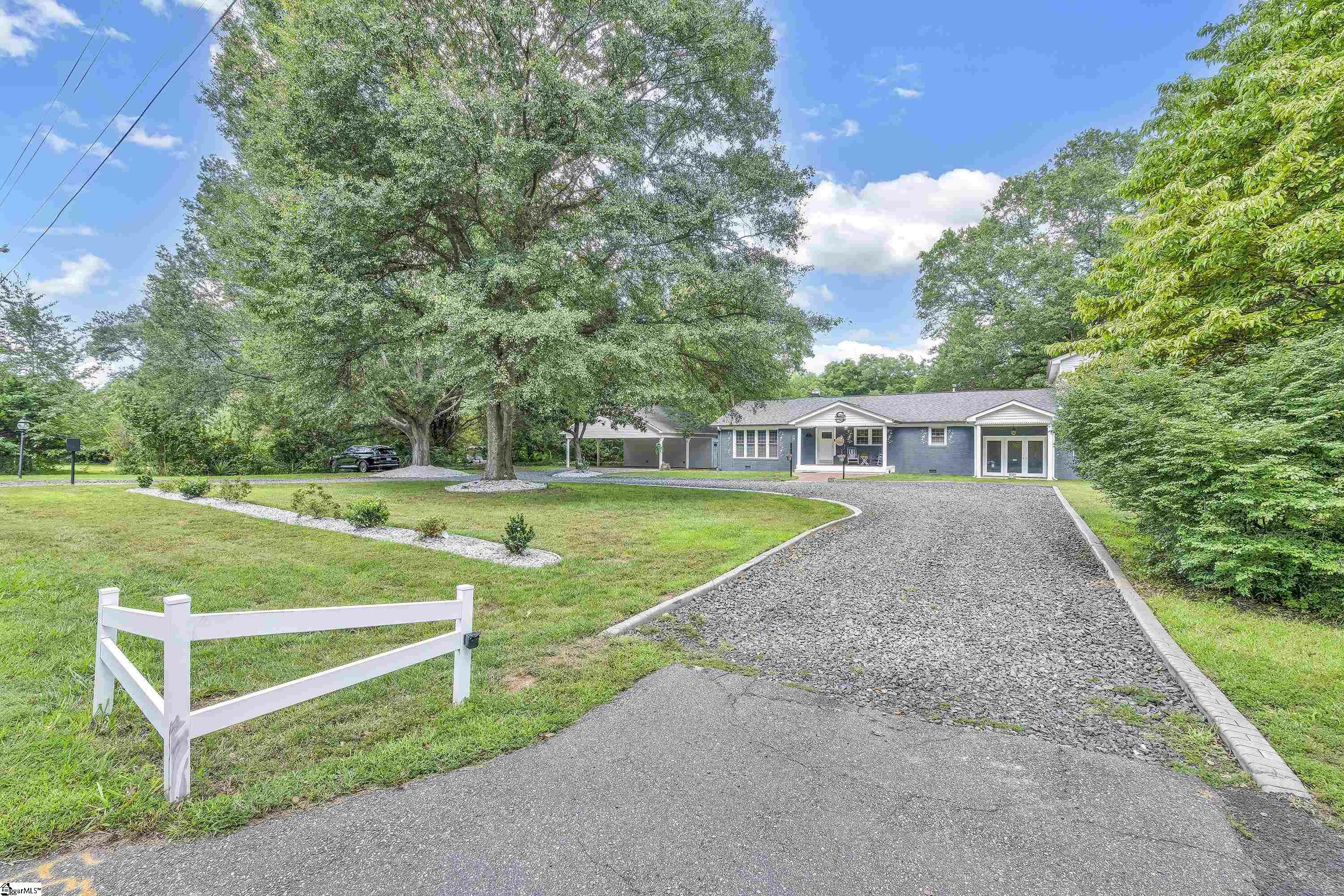 Property Photo: 213 Harts Lane SC 29681