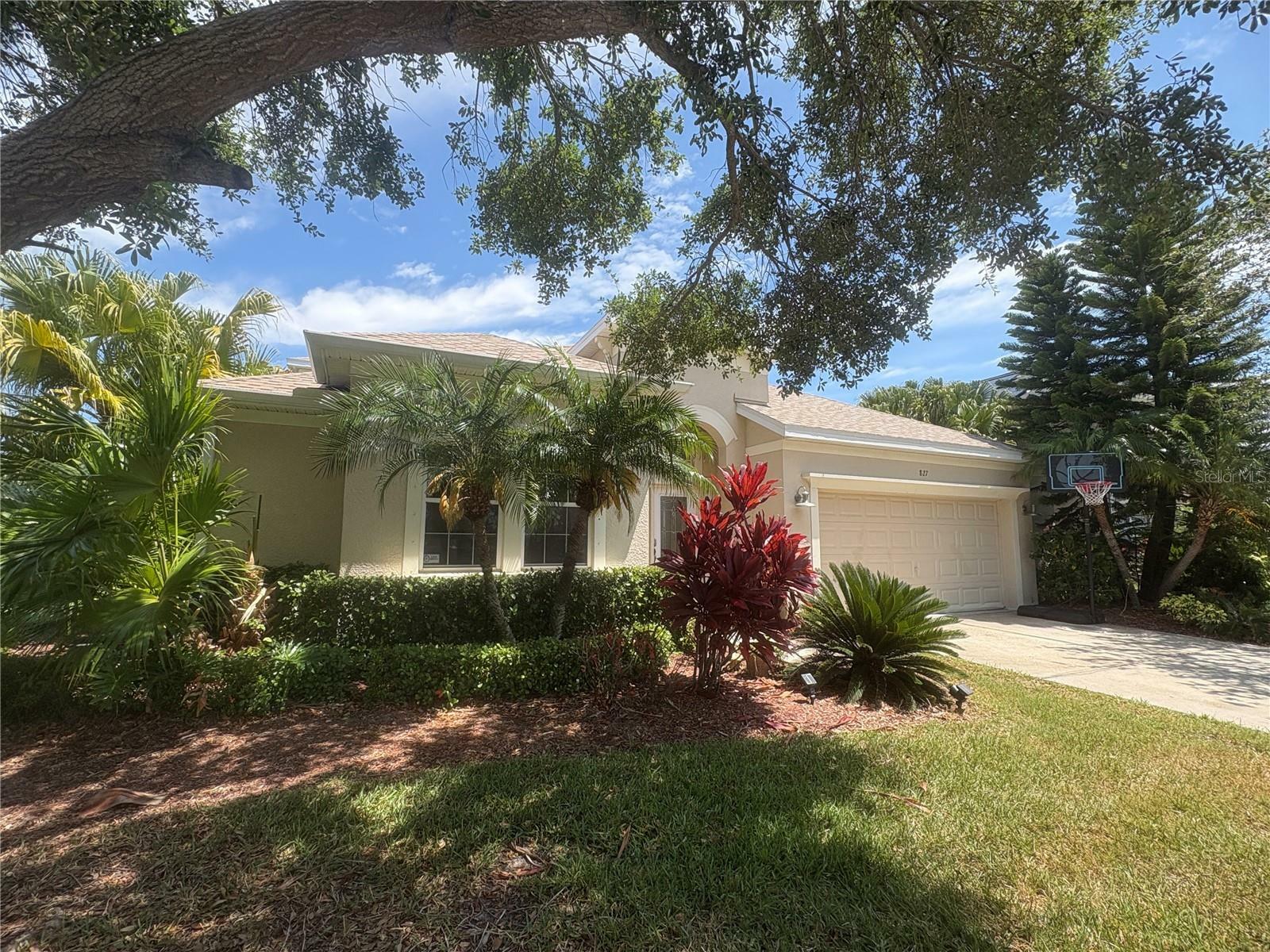Property Photo: 827 Seminole Sky Drive FL 33570