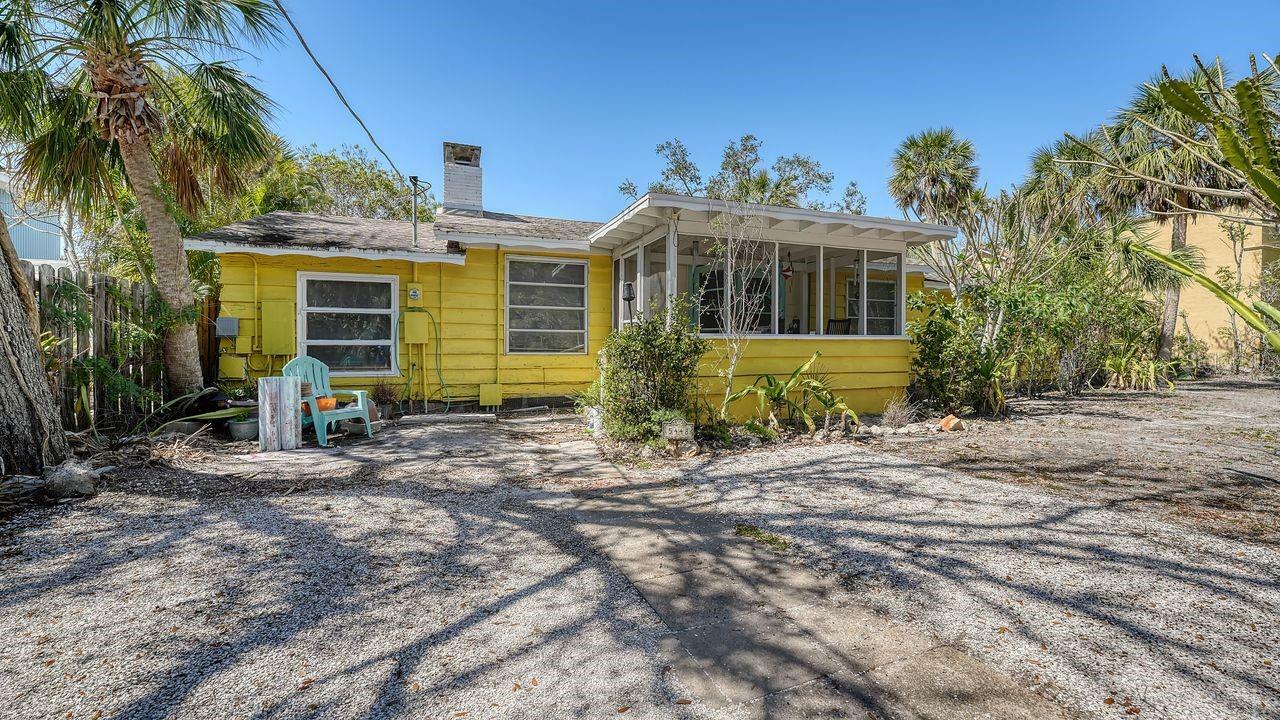 Property Photo:  5448 Avenida Del Mare  FL 34242 