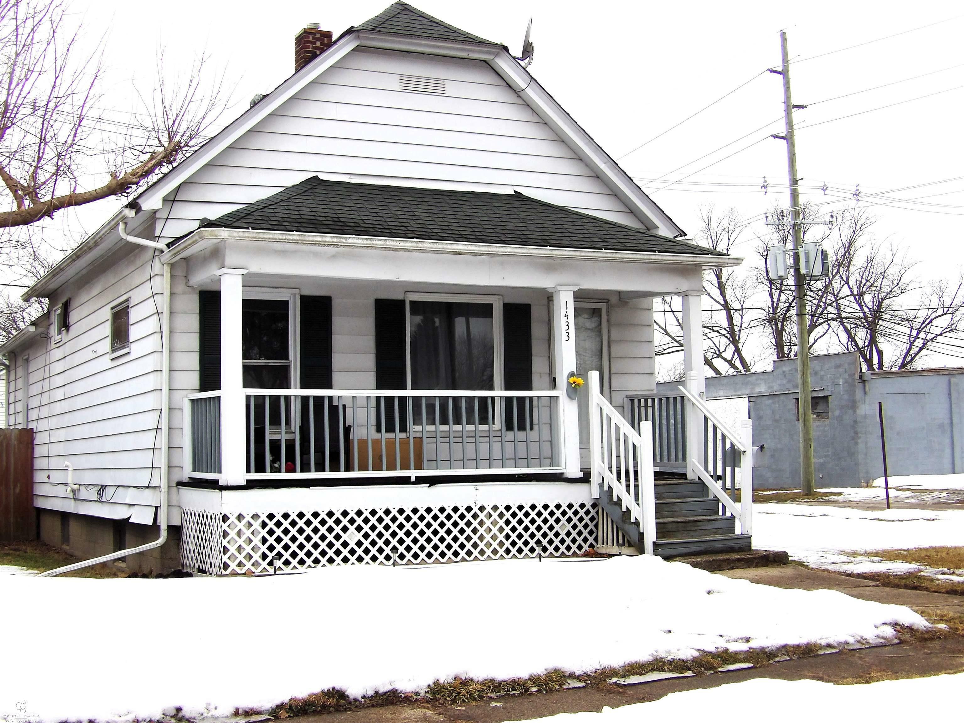 Property Photo:  1433 Poplar St Street  MI 48060 