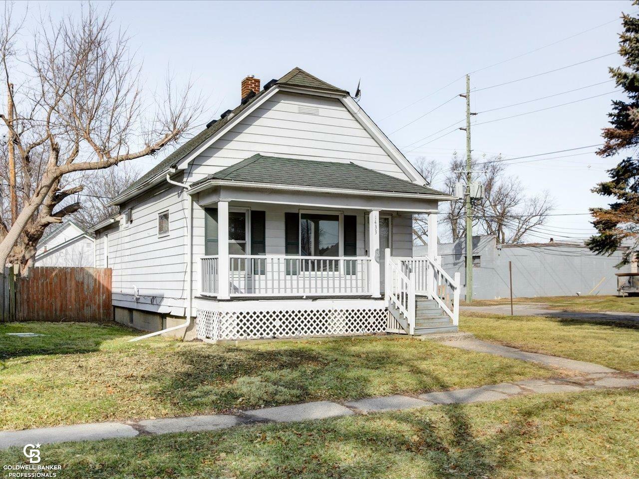 Property Photo:  1433 Poplar St Street  MI 48060 