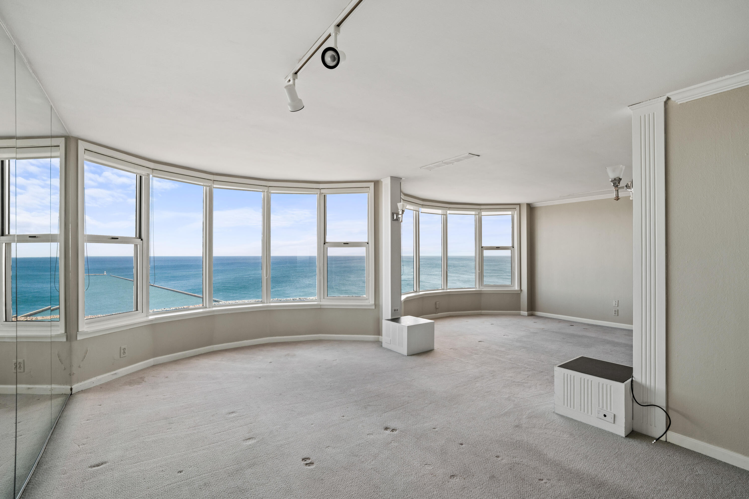 Property Photo: 2525 S Shore Dr 20F WI 53207