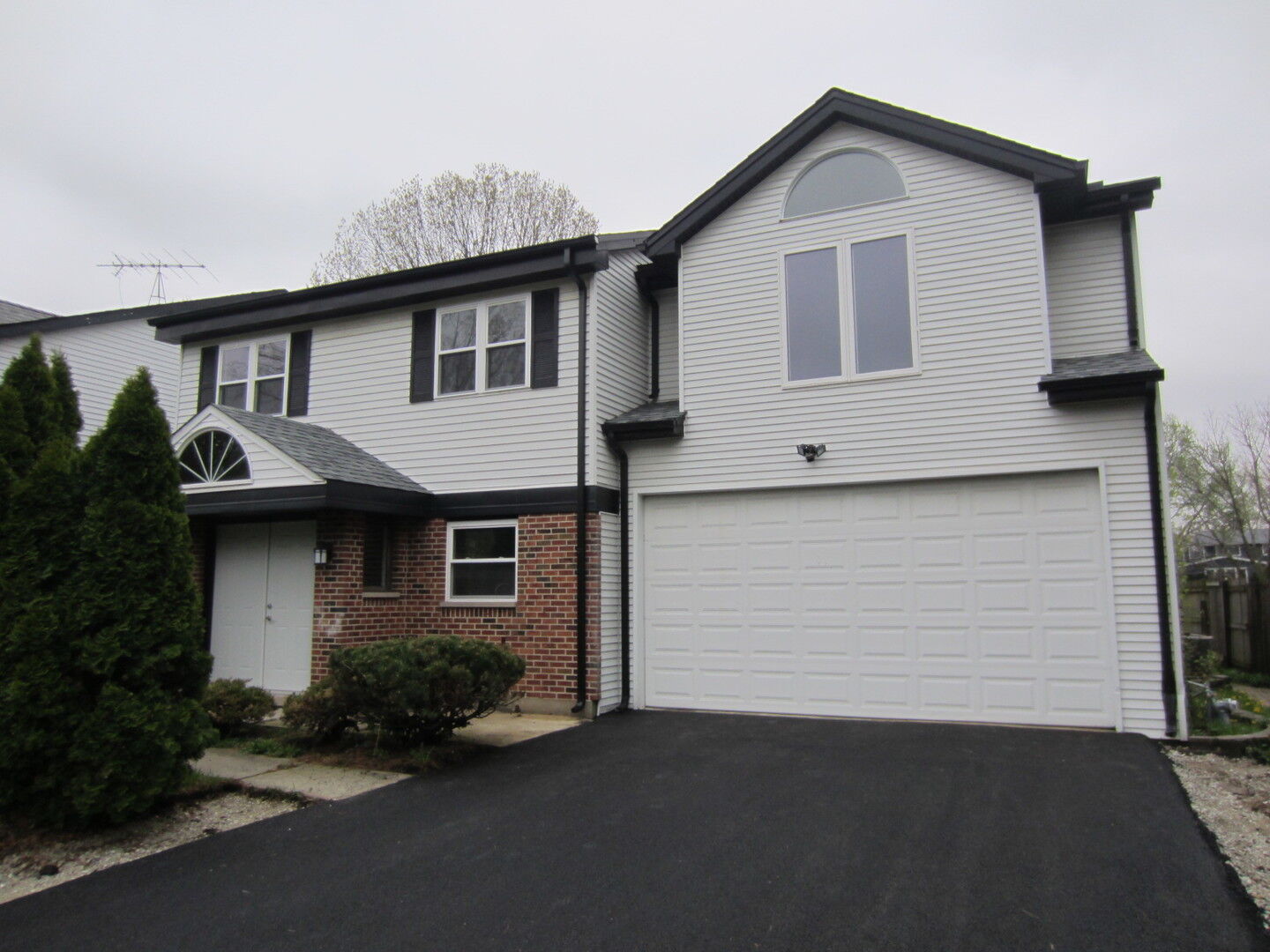 Property Photo:  23W409 Greenbriar Drive  IL 60540