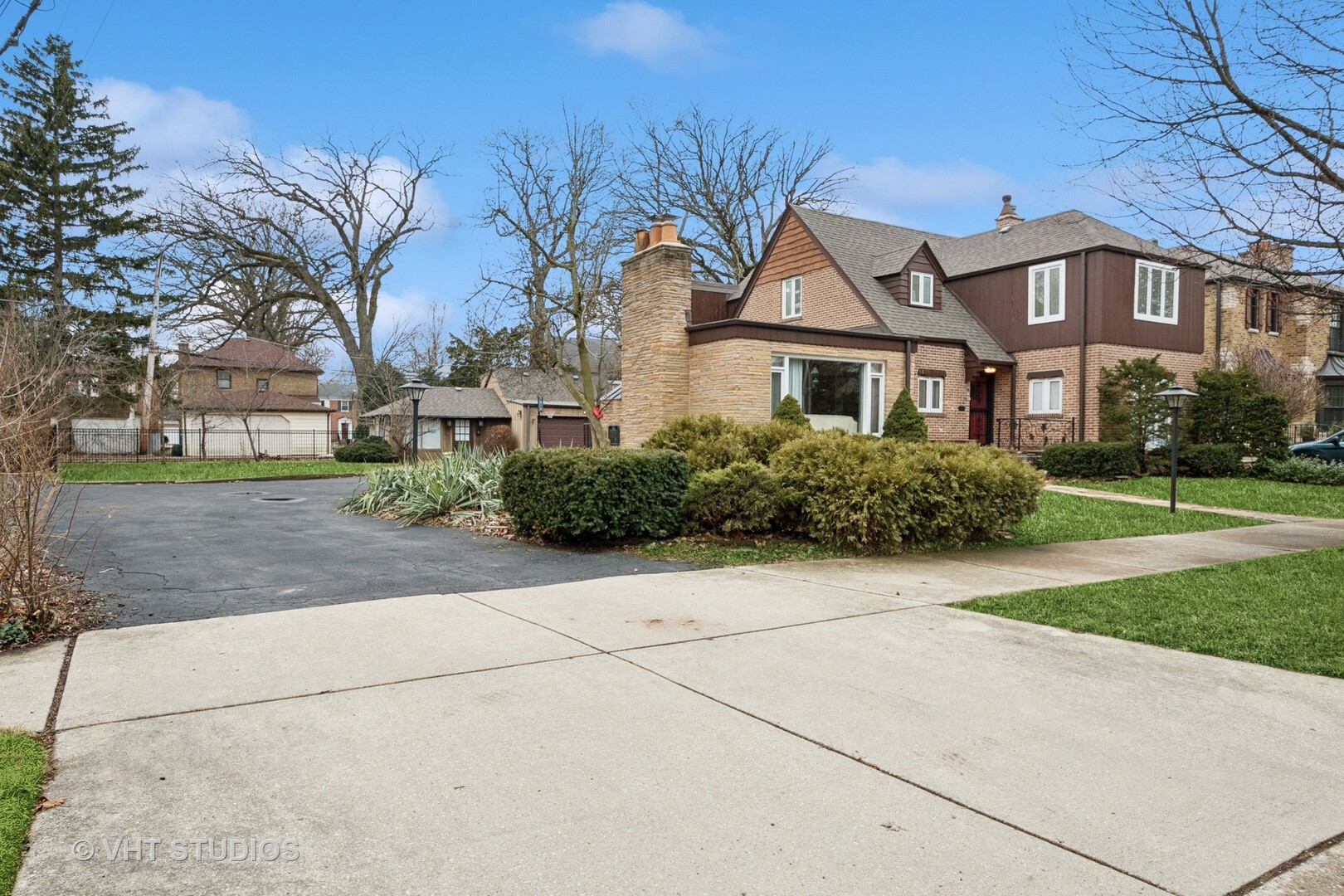 Property Photo:  6670 N Ionia Avenue  IL 60646 