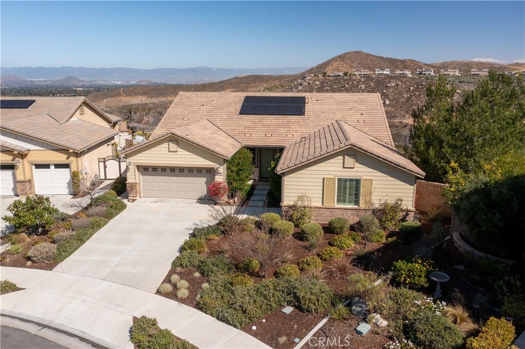 Property Photo: 13182 Capricornio Street CA 92503