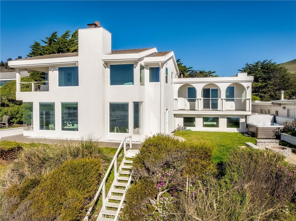 Property Photo: 2900 Studio Drive CA 93430