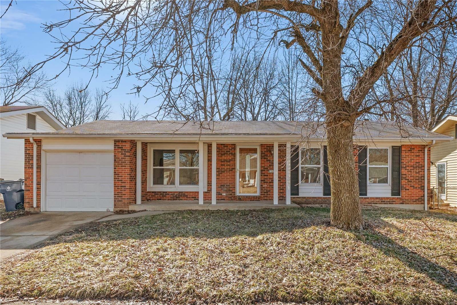 2204 Rountree Drive  St Louis MO 63136 photo