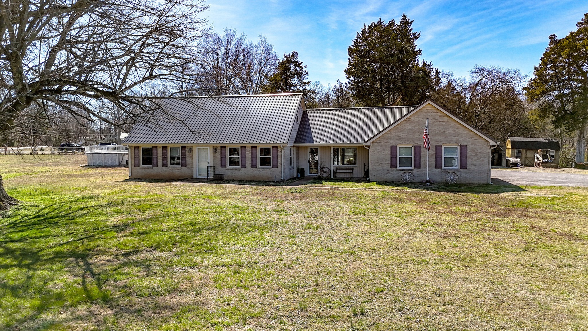 Property Photo: 1621 Highway 41A N TN 37160