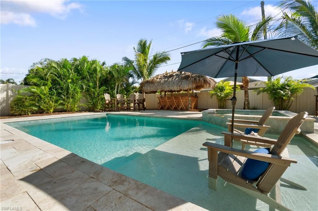 Property Photo:  530 108th Ave N  FL 34108 