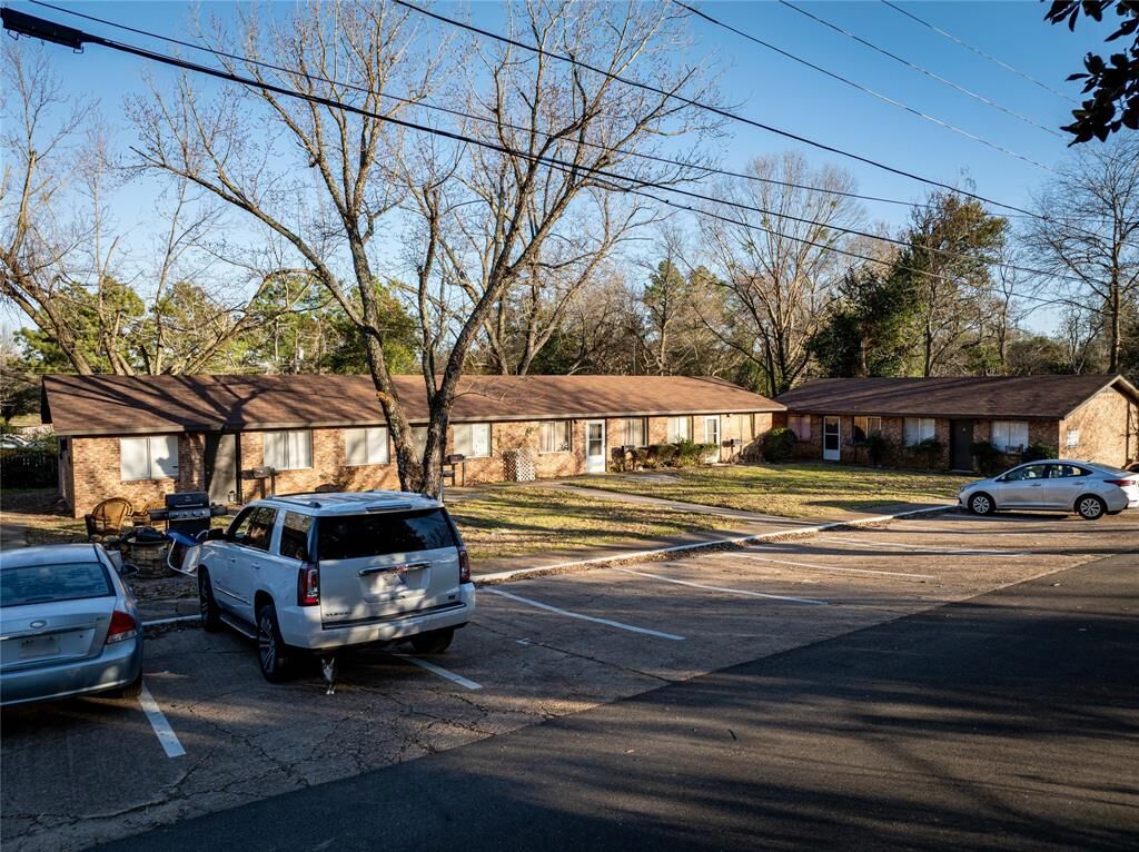 Property Photo: 1006 Plum Street TX 75494