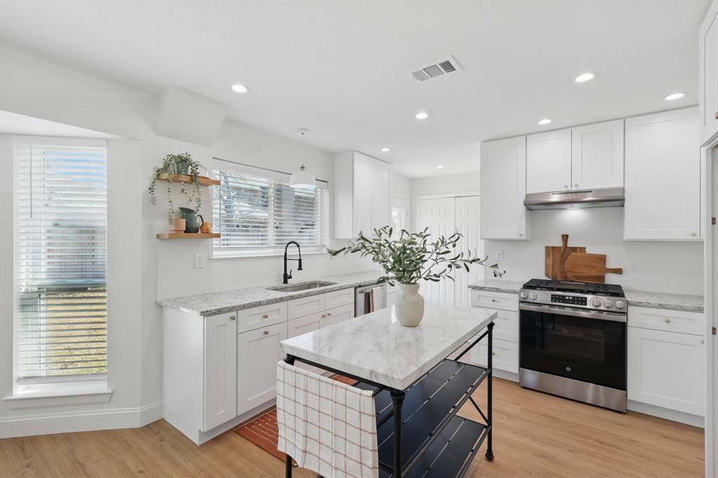 Property Photo: 4410 Hanover Street TX 75052