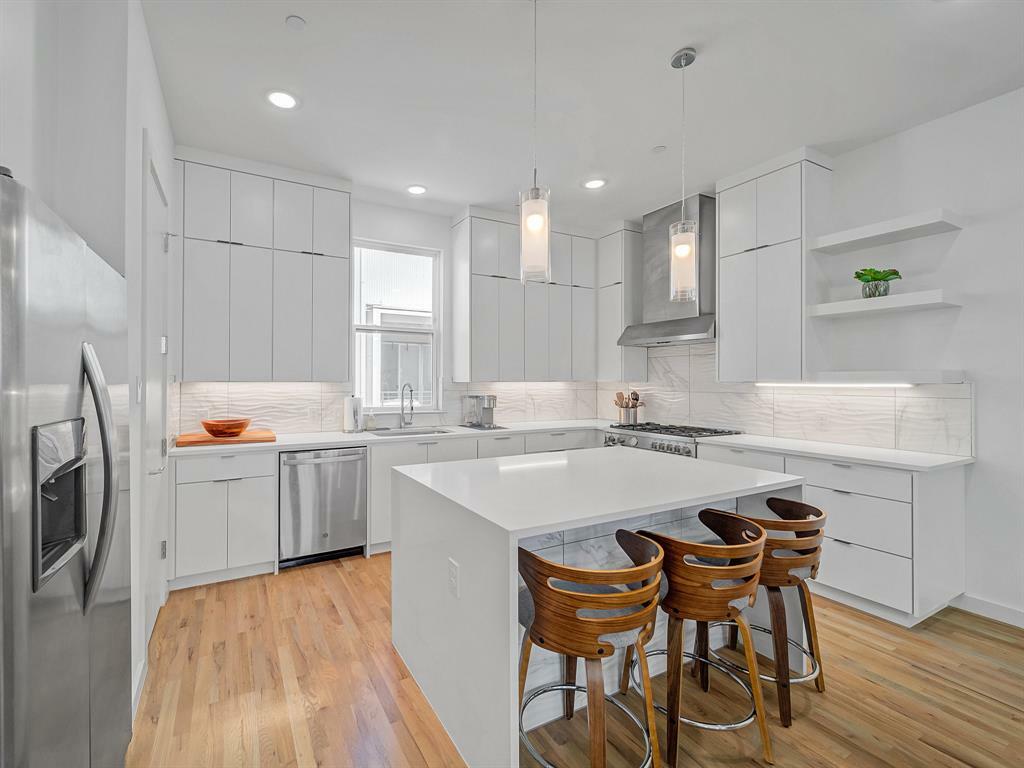 Property Photo: 1510 N Washington Avenue 102 TX 75204