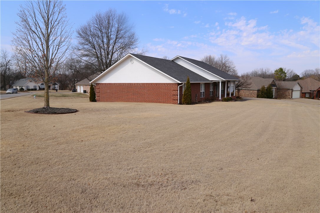 Property Photo:  1850 Silverado Place  AR 72762 