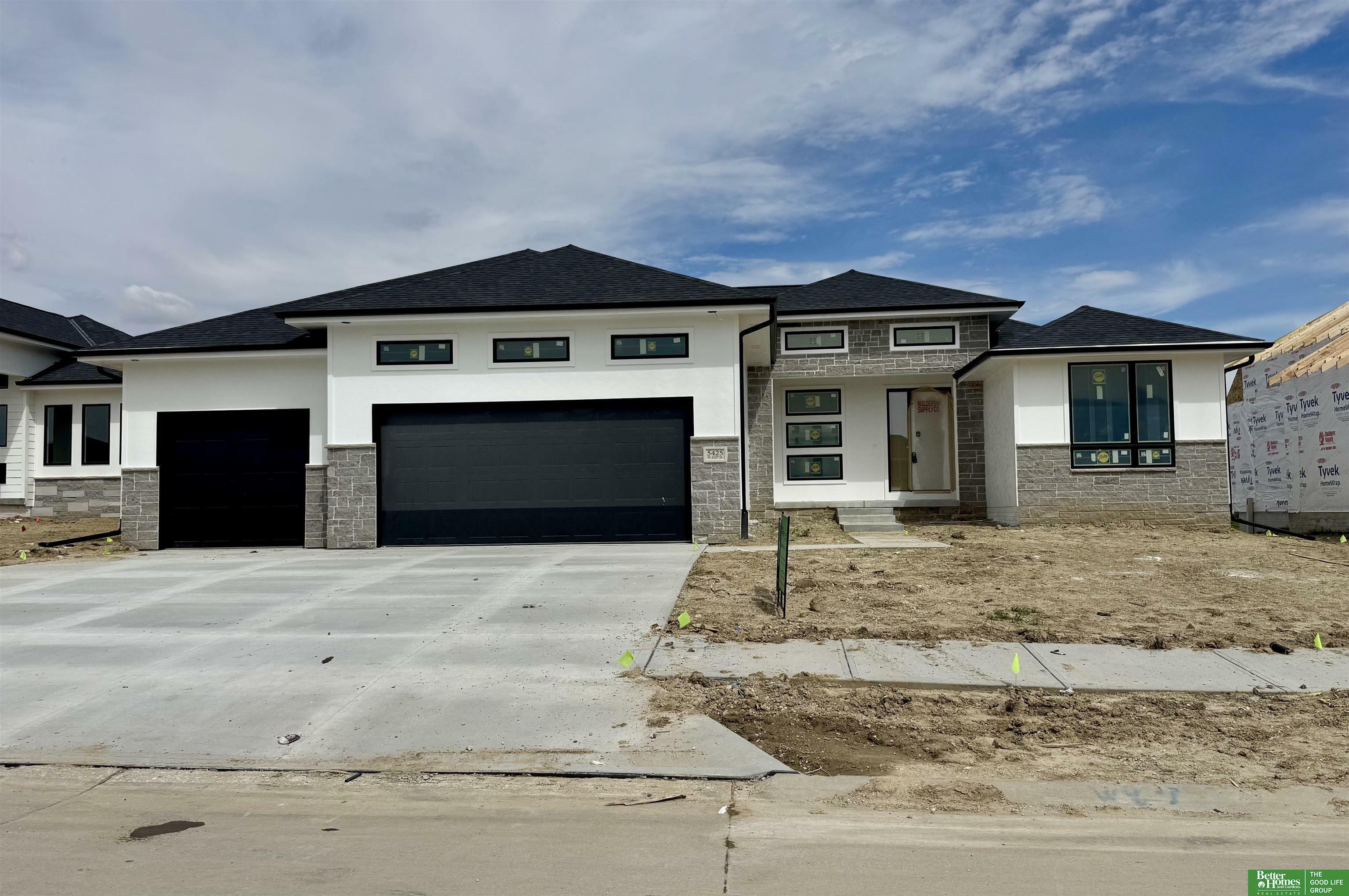 Property Photo: 5425 N 212 Street NE 68022