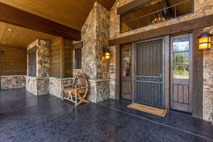 Property Photo: 56545 Sunstone Loop 121 OR 97707