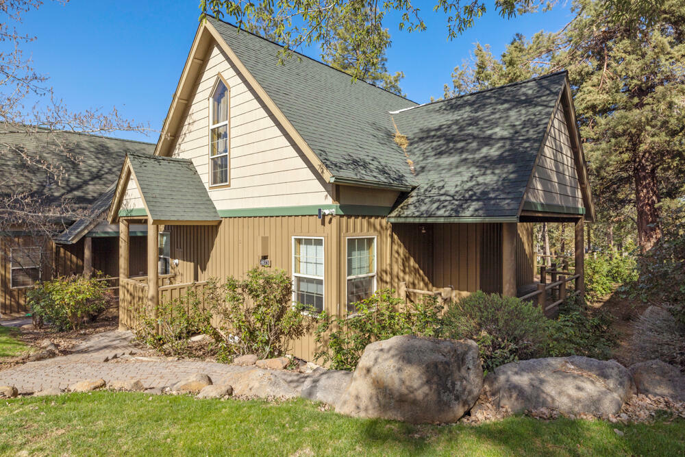 Property Photo: 4673 Marsh Hawk Drive OR 97601