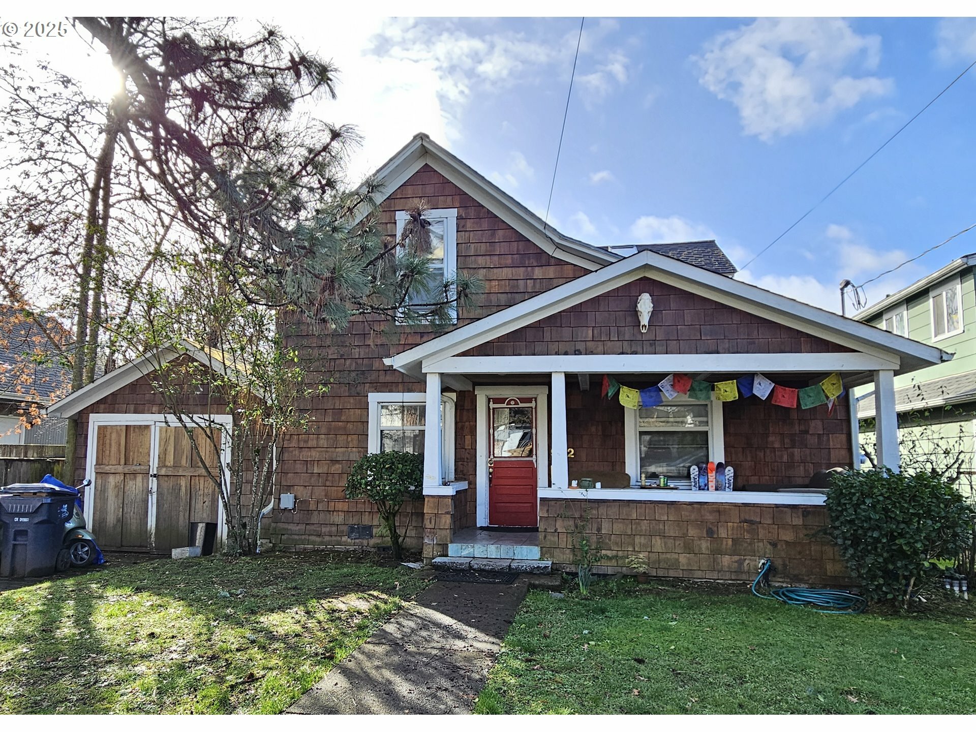 Property Photo: 962 E 23rd Ave OR 97405