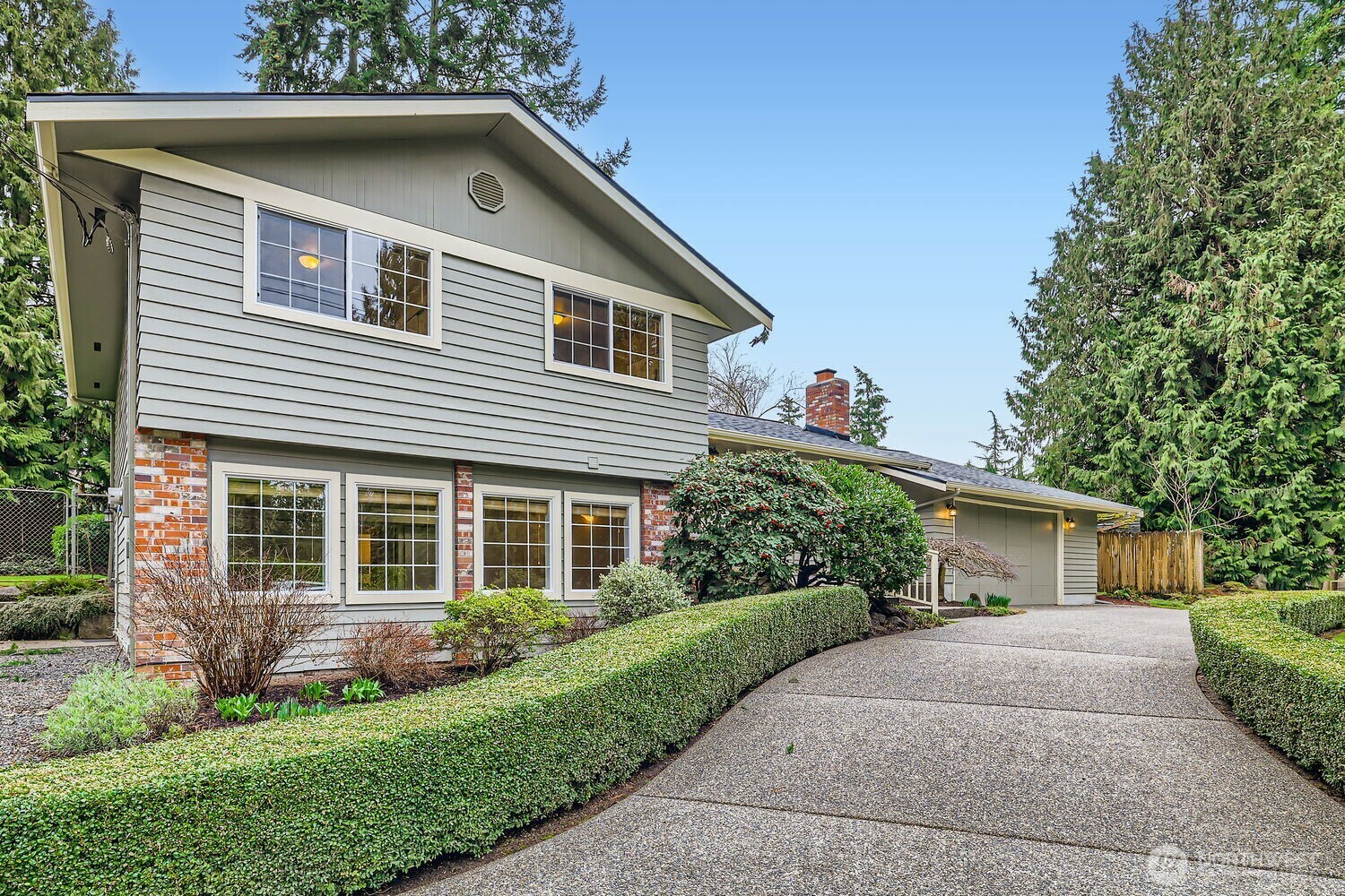 Property Photo:  310 N 188th  WA 98133 