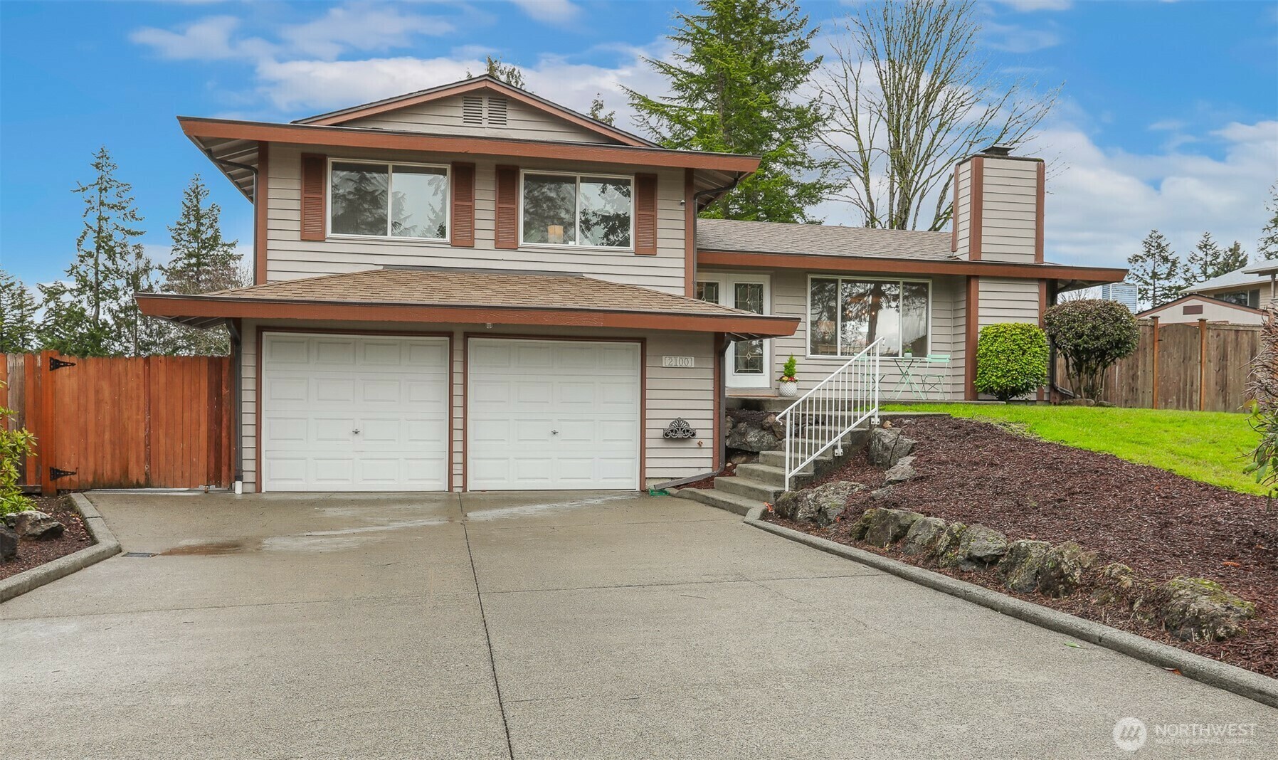Property Photo: 2100 Dayton Drive SE WA 98055