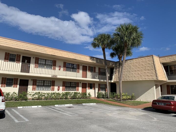 Property Photo: 4683 Oak Terrace Drive FL 33463