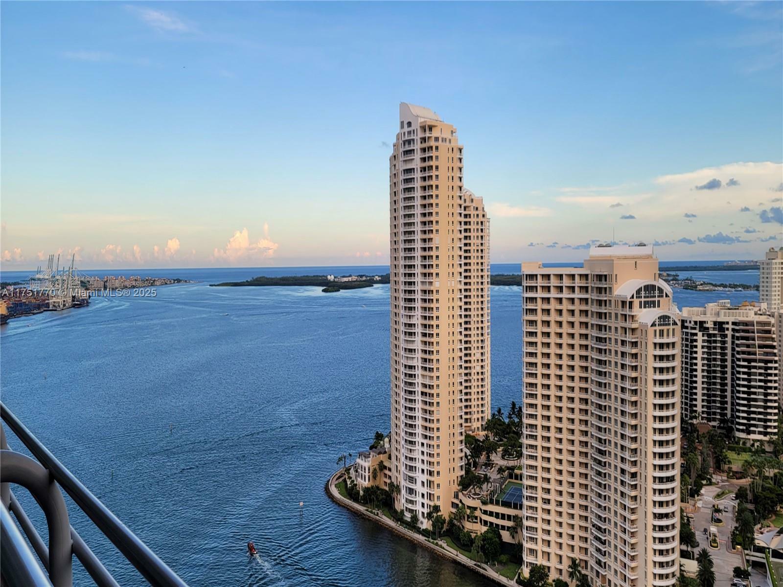 Property Photo:  325 S Biscayne Blvd 3321  FL 33131 