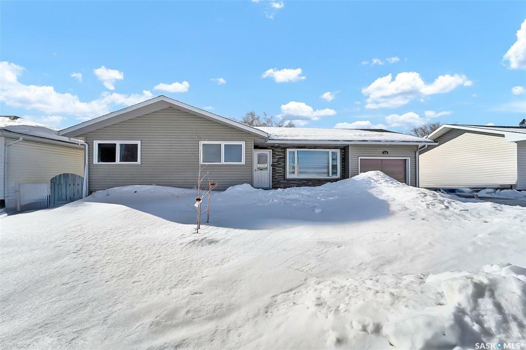 Property Photo:  410 7th Avenue E  SK S0K 0M0 