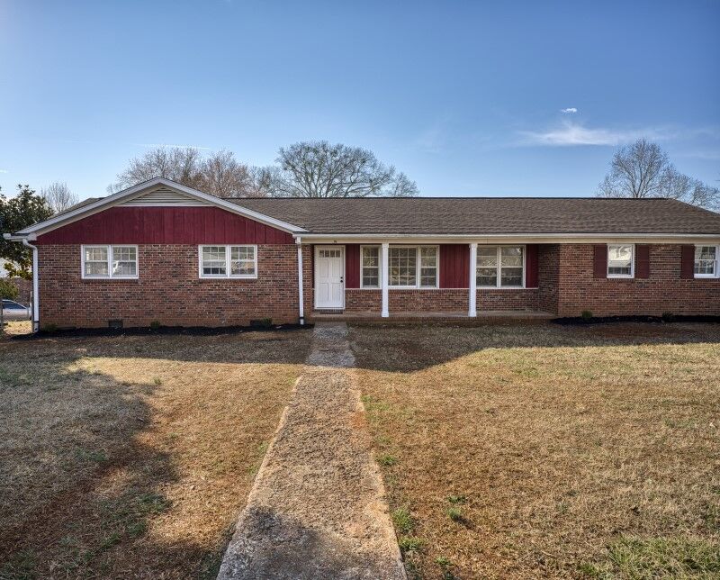Property Photo: 15 Mistletoe Drive SC 29617