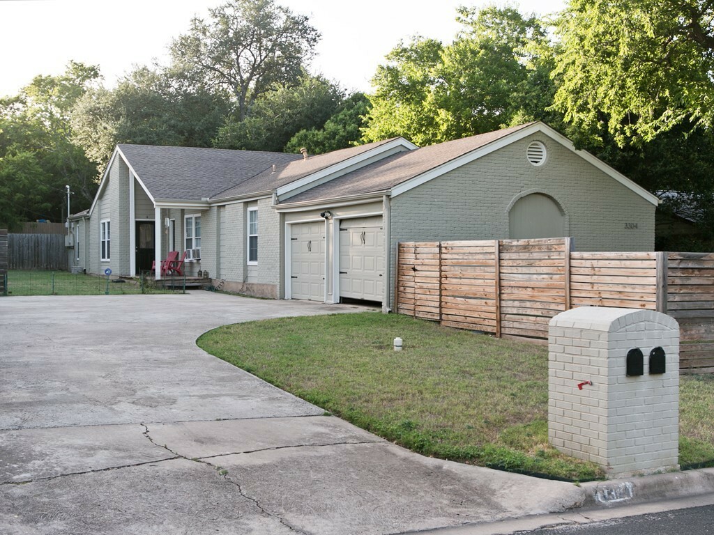 Property Photo:  3304 S Oak Drive A  TX 78704 