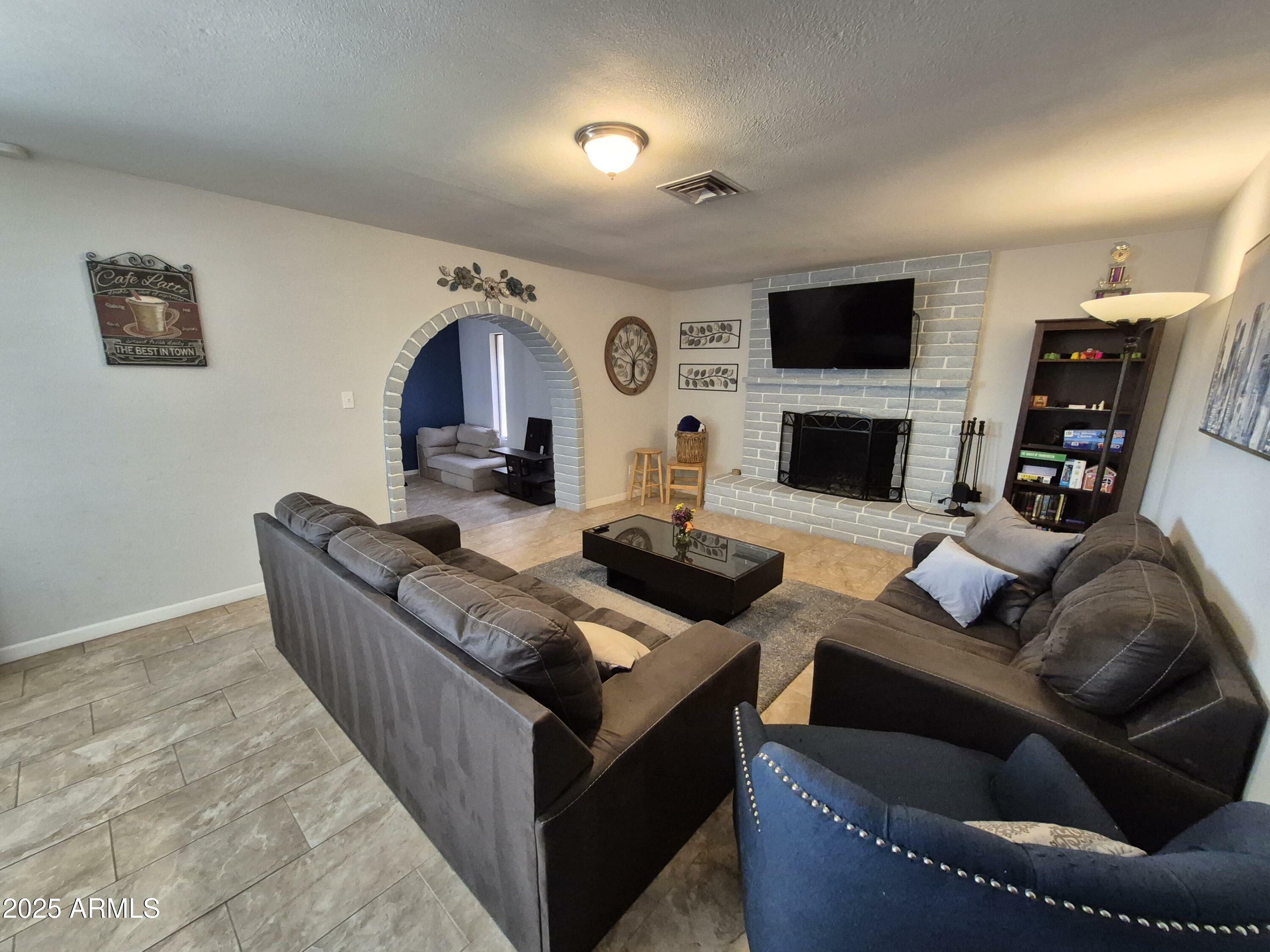 Property Photo: 4231 E Roeser Road AZ 85040