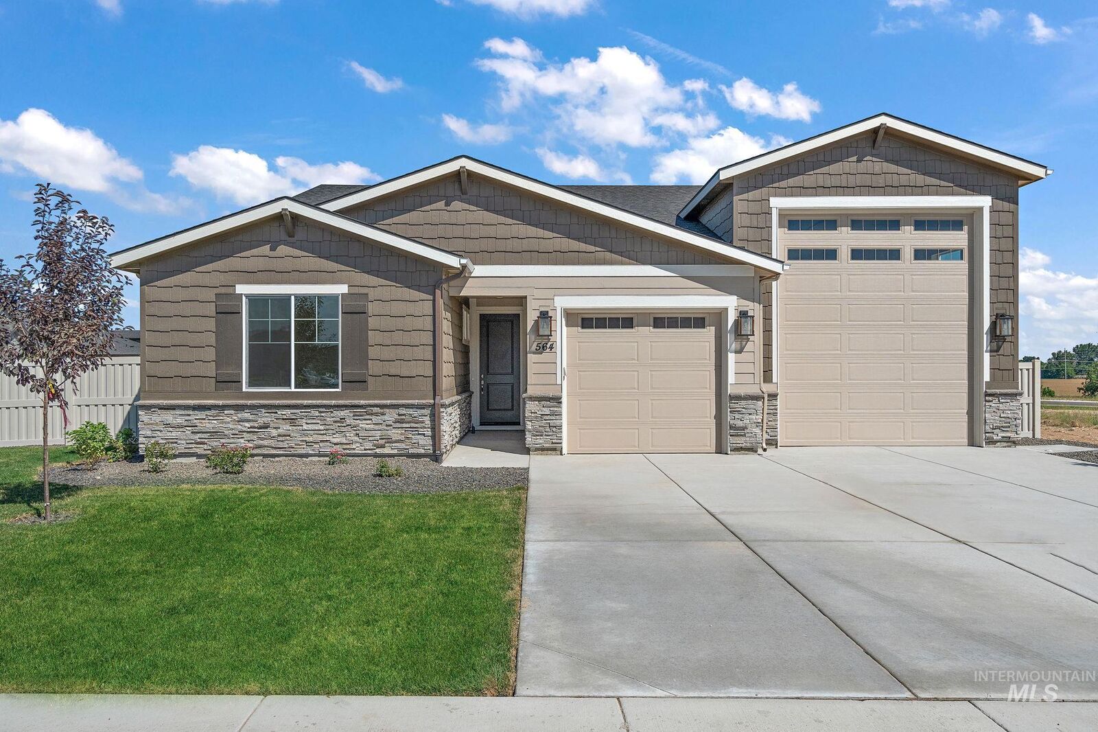 Property Photo: 555 Burnside Ave ID 83644