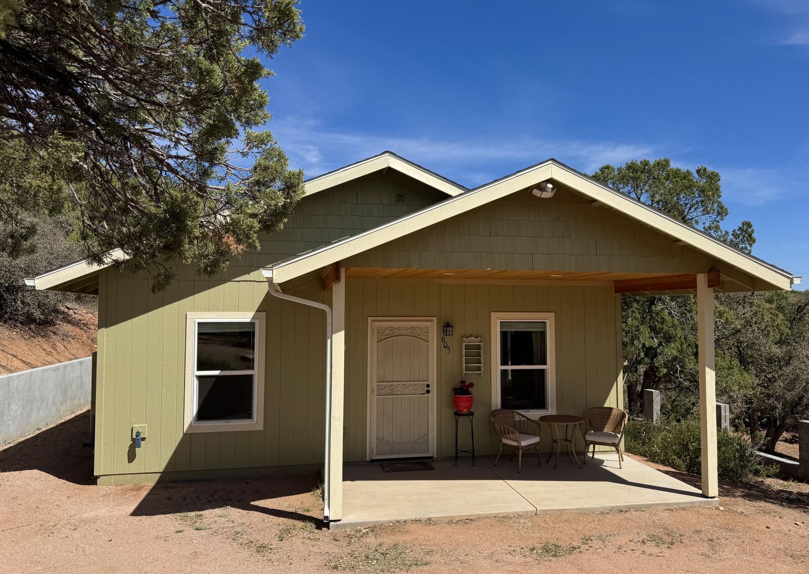 Property Photo: 605 S Bootleg Alley AZ 85541