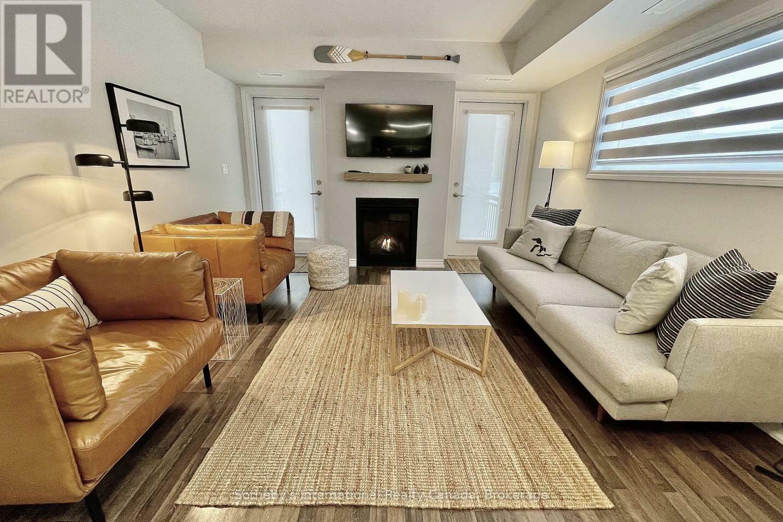 Property Photo: 2 Cove Court 108 ON L9Y 0Y6