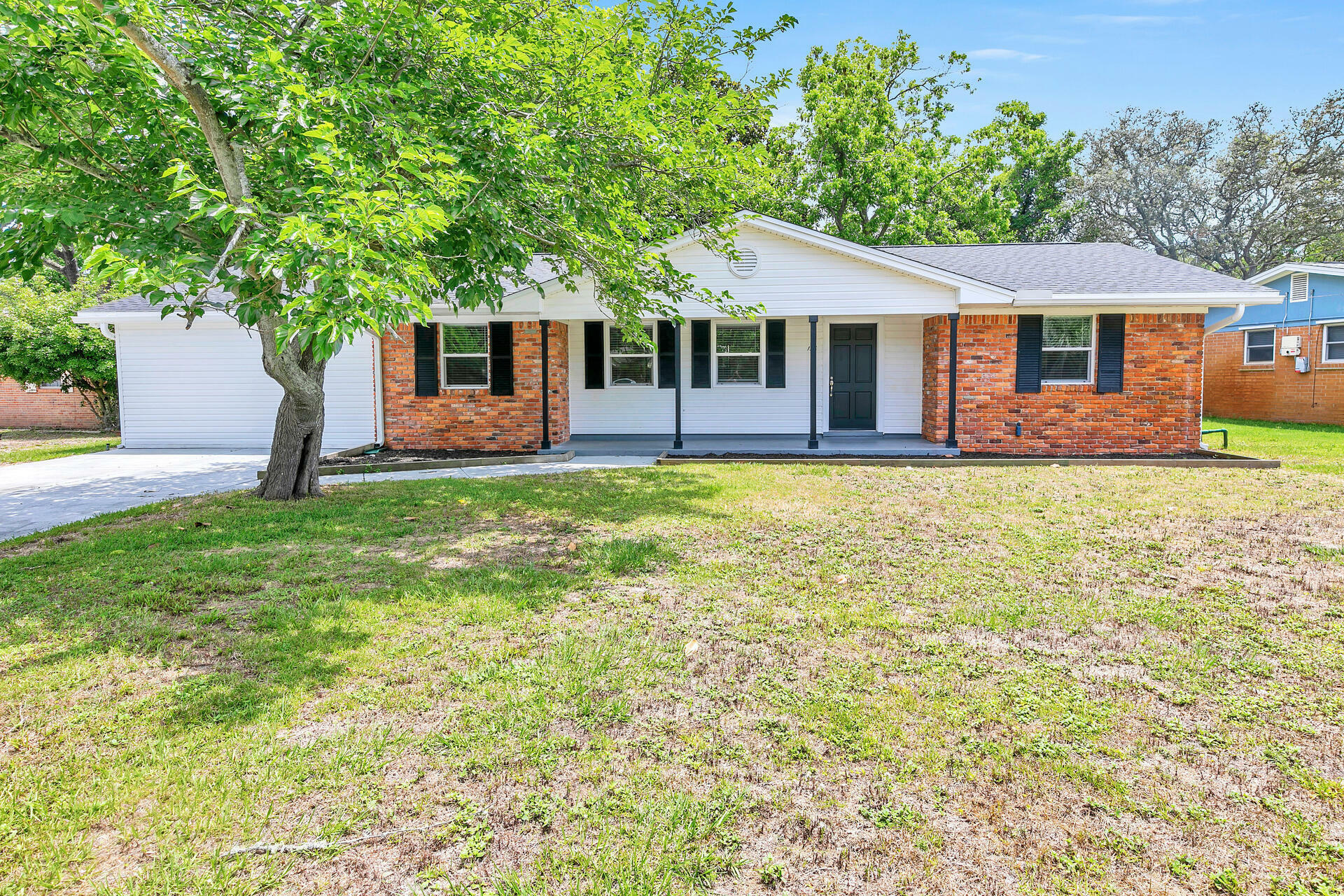 Property Photo:  133 NE Fulmar Circle  FL 32548 